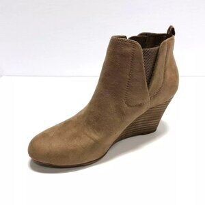 Report Women’s Genevieve Ankle Bootie Taupe Size 7 M